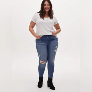Torrid Women’s Sky High Stretch Skinny Distressed Jeans in Medium Wash Size 18